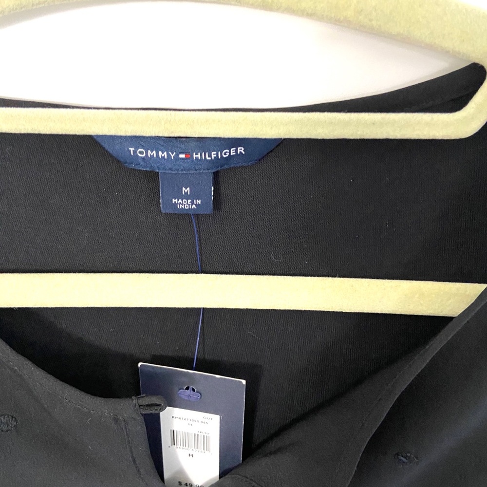 3/15$ Tommy Hilfiger top size m - Picture 2 of 2